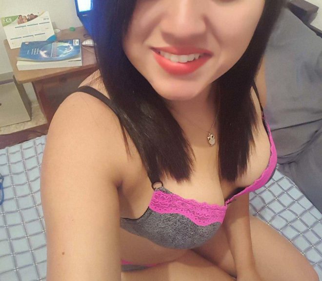 Pretty Young Girl Nude Selfies